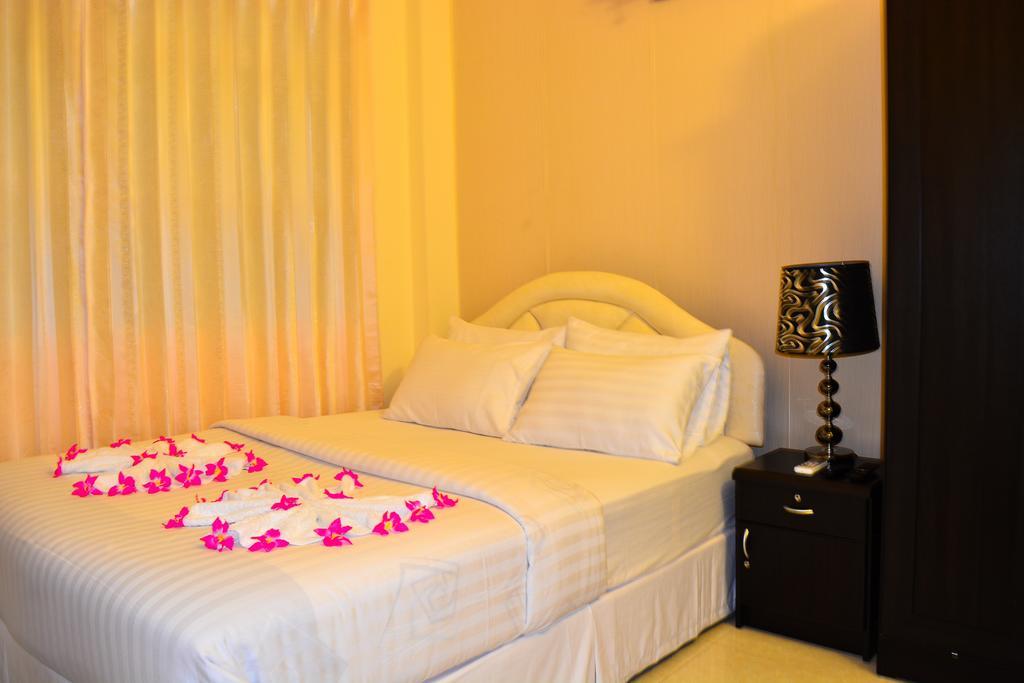 Beach Palace Hulhumale Exterior photo